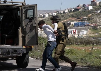 اعتقال 3 مقدسيين واقتحام منزلاً في القدس