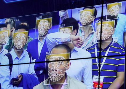 عرض منظومة تتعرف على الوجوه وتميز بين التوائم