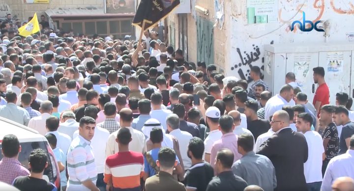 الآلاف يشيعون جثمان الشهيد بشارات شرق طوباس