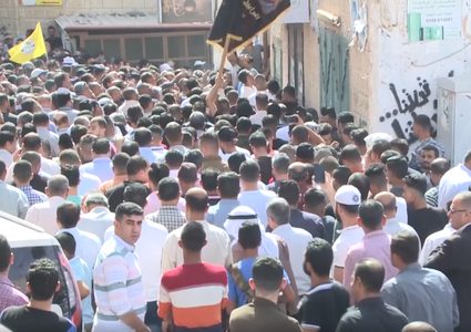 الآلاف يشيعون جثمان الشهيد بشارات شرق طوباس