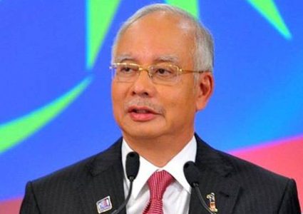 توجيه الاتهام لرئيس وزراء ماليزيا السابق ووزير اخر