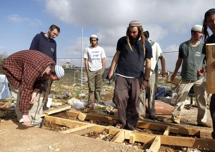 مستوطنون ينصبون خياما بأرض العماير غرب نابلس