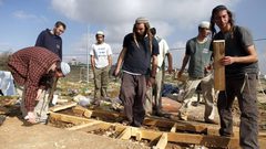 مستوطنون ينصبون خياما بأرض العماير غرب نابلس