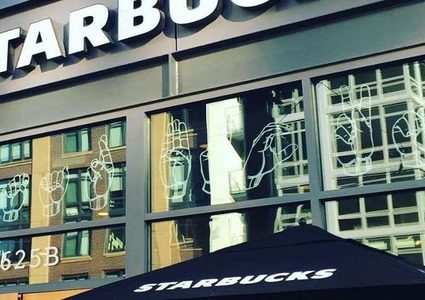 "ستارباكس" يفتتح مقهى يعد الأول لضعيفي السمع