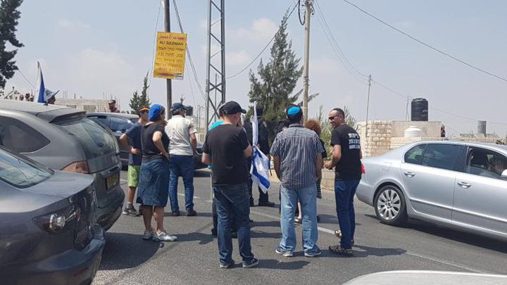 مستوطنون يغلقون المدخل الغربي لبلدة تقوع