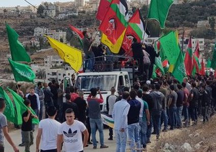 جماهير شعبنا تشيّع جثمان الشهيد لدادوة