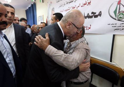 الحمد الله يقدم واجب العزاء بالشهيد محمد بشارات