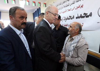 الحمد الله يقدم واجب العزاء بالشهيد محمد بشارات