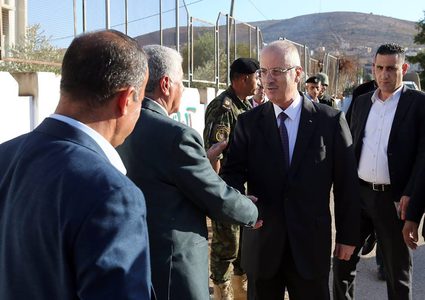 الحمد الله يقدم واجب العزاء بالشهيد محمد بشارات