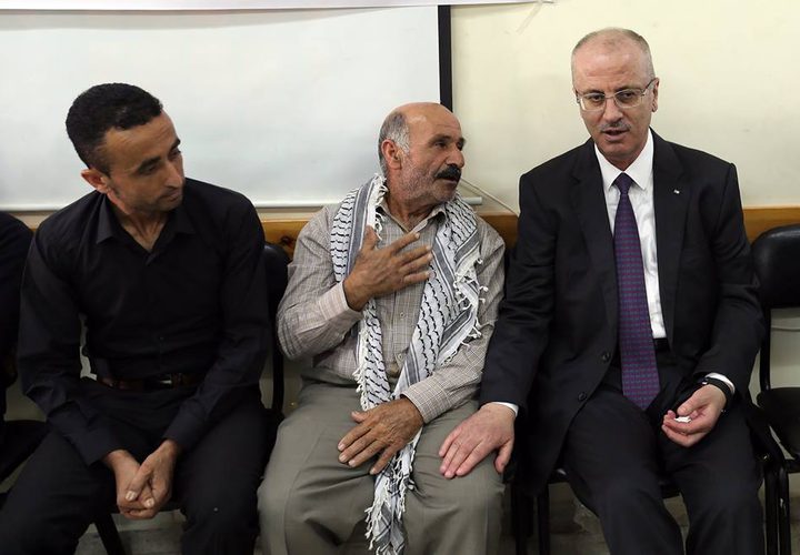 الحمد الله يقدم واجب العزاء بالشهيد محمد بشارات