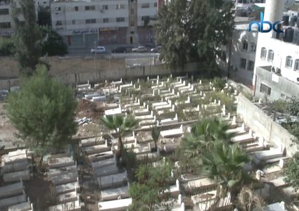 المقابر في مخيم العين تعاني من الاكتظاظ الشديد