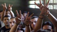 "قانون" إسرائيلي يلغي الإفراج المبكر عن الأسرى