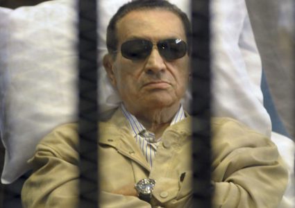 محكمة القاهرة تستدعي مبارك