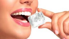 ما هي مضار أكل مكعبات الثلج ؟