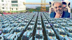 تاجر ألماس يوزع 600 سيارة على موظفيه!