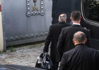 عودة ثلاثة أشخاص إلى القنصلية السعودية في إسطنبول