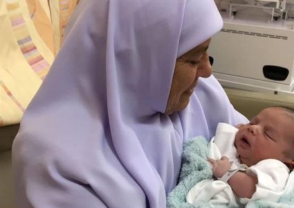 زوجة أسير مقدسي تنجب طفلاً جديداً من نطفة مهربة