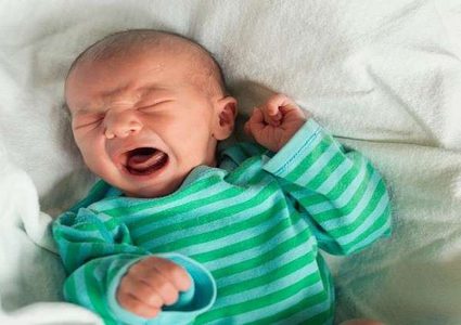 لماذا لا يذرف الأطفال حديثو الولادة دموعا؟