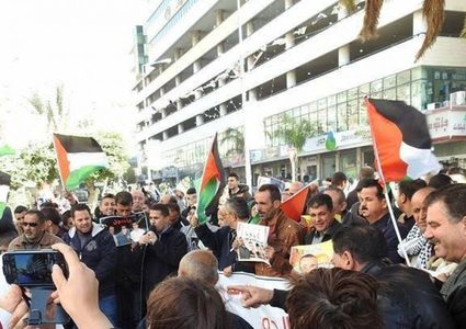 وقفة تضامنية مع الأسرى المضربين