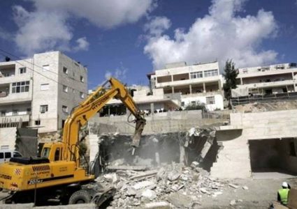 الاحتلال يهدم منزلا في بلدة عناتا