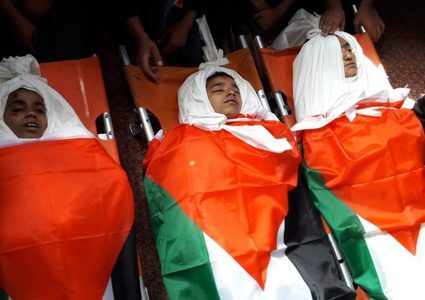 غزة تشيع الشهداء الأطفال