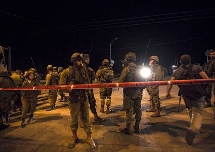 الاحتلال يغلق طرقًا غرب نابلس بعد حادثة إطلاق نار