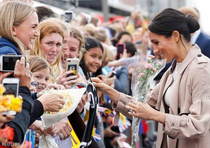 ميغان تهزم هاري في "رمي الأحذية"