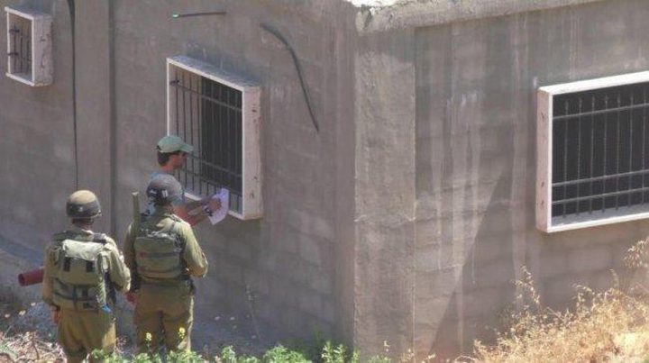 اخطارات بوقف بناء منزل و3 بركسات في الزاوية