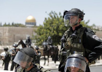 الاحتلال يبعد أربعة من كوادر "فتح" في القدس