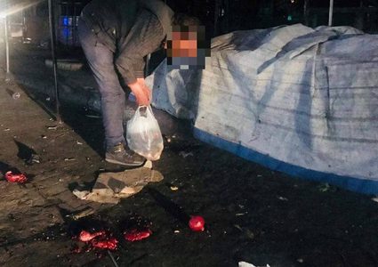 يقرصهم الجوع، و تسد رمقهم مخلفات السوق