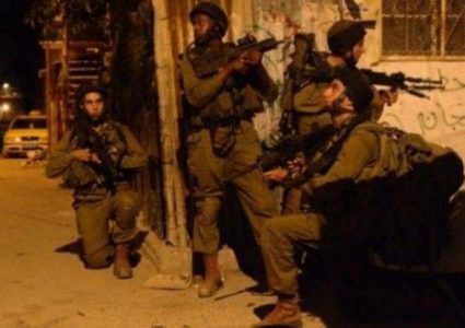حملة اعتقالات تطال (15) شابًا في الضفة والقدس