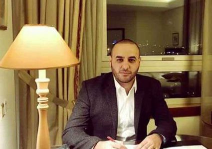 الاحتلال يعتقل صحفي ووالده وشقيقه