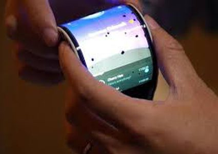 أول هاتف قابل للطي يحرج أشهر شركات الهواتف