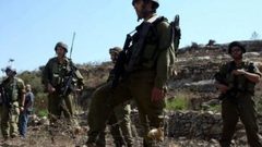 الاحتلال يعتقل مواطنا من أرضه في بلدة الخضر