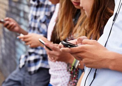 احذروا ..هواتفنا تعرضنا لخطر الإصابة بمرض قاتل!