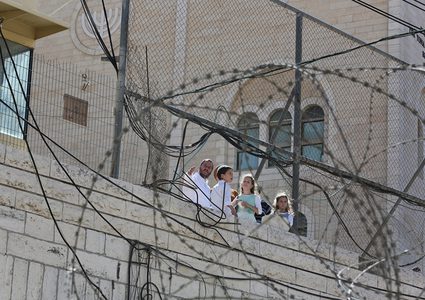 آلاف المستوطنين يقتحمون  ساحات الحرم الإبراهيمي