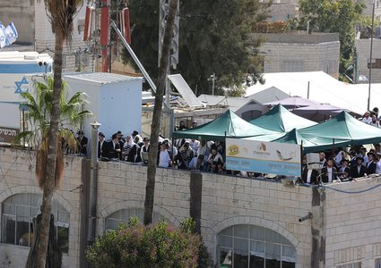 الاحتلال يغلق الحرم الابراهيمي, مع تواجد آلاف المستوطنين في ساحاته