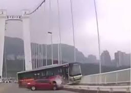 الصين..شجار بين سائق حافلة وراكبة ينتهي بـ"فاجعة"!