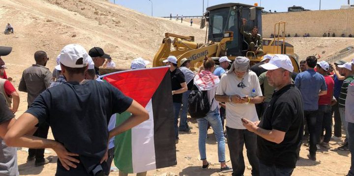 وفد برلماني اسباني يتضامن مع أهالي الخان الأحمر