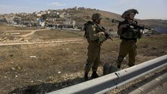 الاحتلال يمنع شق طريق في قريوت