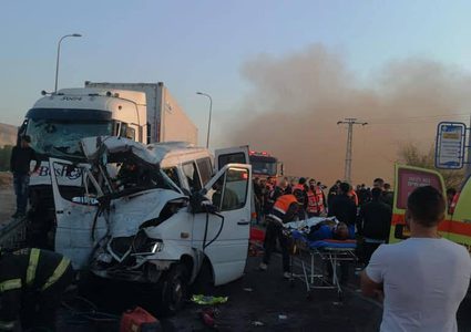 مصرع 6 عمال فلسطينيين في حادث سير مروع قرب أريحا