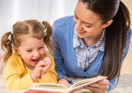 9 فوائد تدفعك لقراءة القصص لأطفالك.. تعرف عليها