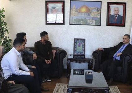 وزير الاتصالات يكرم الفائزين بمسابقة صائدي الثغرات