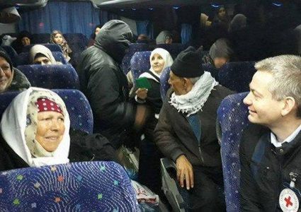 أهالي أسرى غزة يتوجهون لزيارة أبنائهم بسجن نفحة