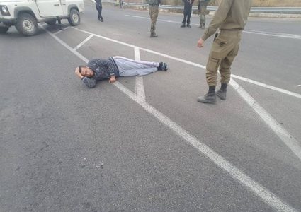 إصابة شاب بزعم تنفيذ عملية طعن