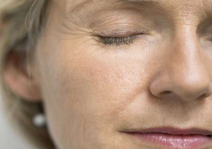 كيف تتغير ملامح الوجه مع التقدم في العمر؟