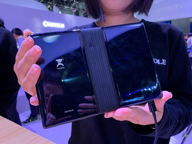 "FlexPai" هاتف مميز بشاشة قابلة للطي