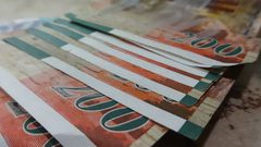 العملات والمعادن
