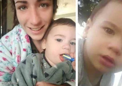 رضيع يعود إلى عائلته"بمعجزة" بعدما فُقد في المحيط