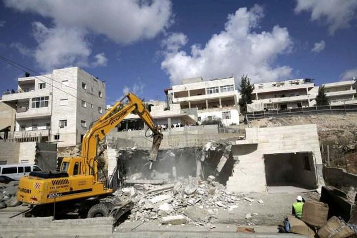 الاحتلال يهدم مبنى سكنيا في القدس بحجة عدم الترخيص